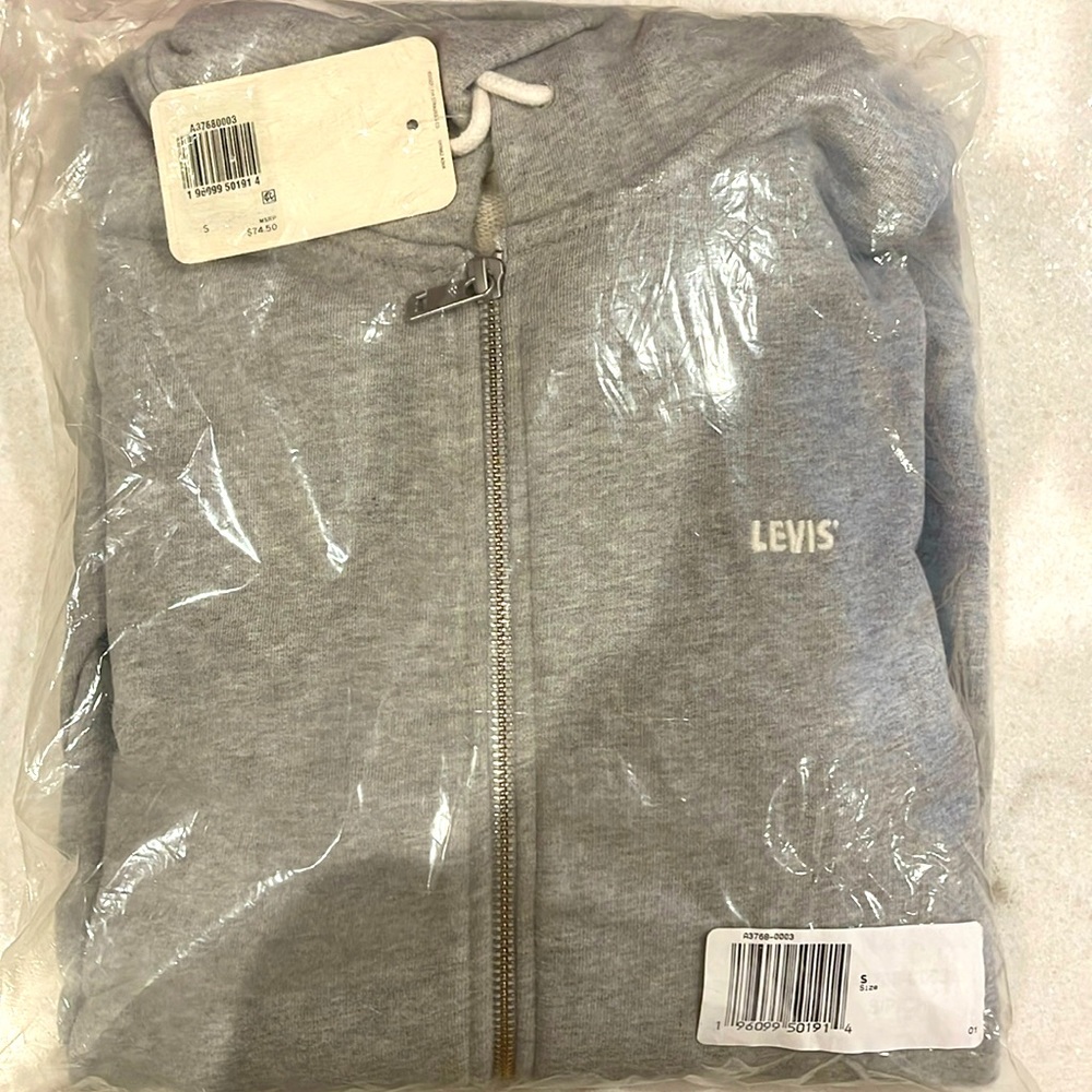 This is a great zip-up hoodie from Levi’s.